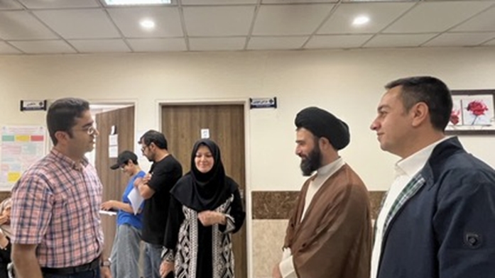 بازدید امام جمعه فیروزکوه از بیمارستان امام خمینی (ره) به مناسبت روز پزشک